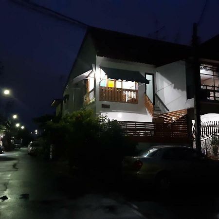 A & P House Lägenhet Bangkok Exteriör bild